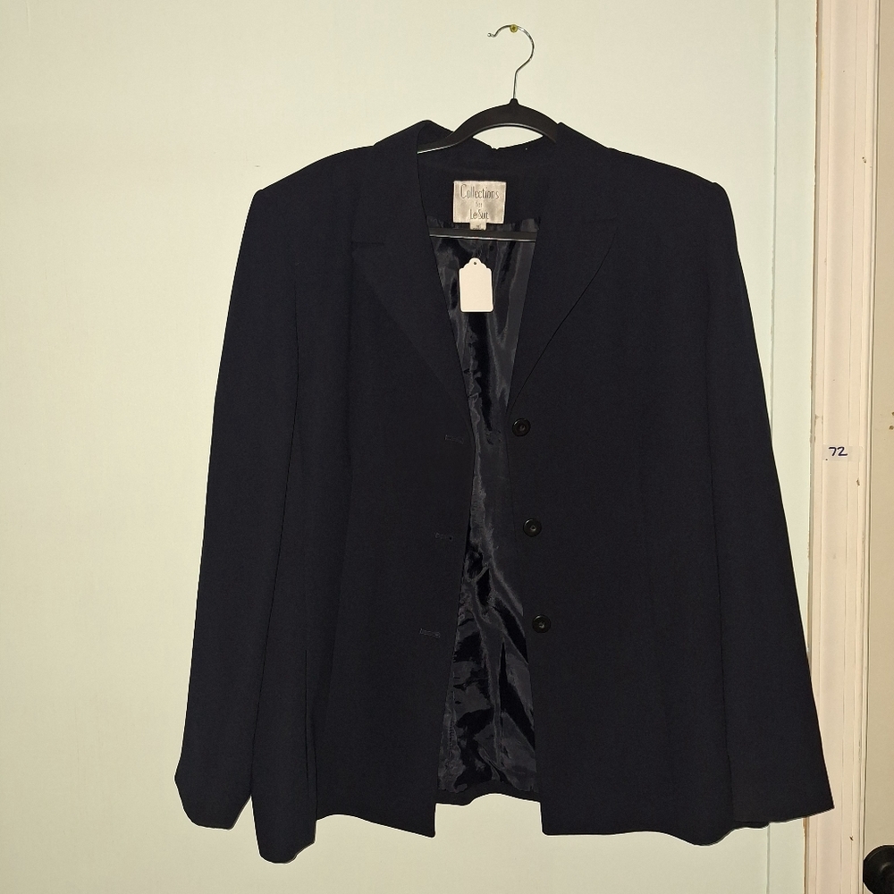 Collections For LeSuite Classic Navy Blue Women's Blazer. Pockets** Armpit 22in